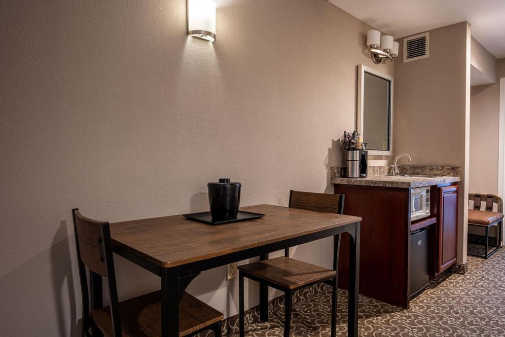 D. Hotel Suites & Spa Холиок Экстерьер фото